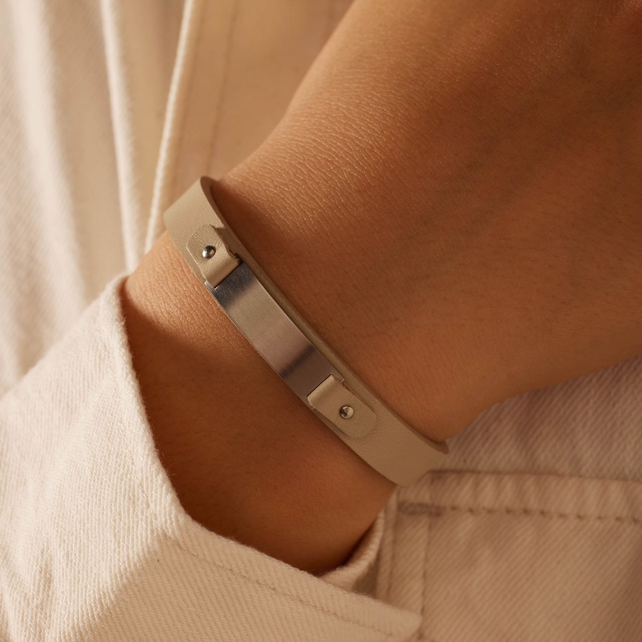 Gerecycled stainless steel jongens armband leer beige