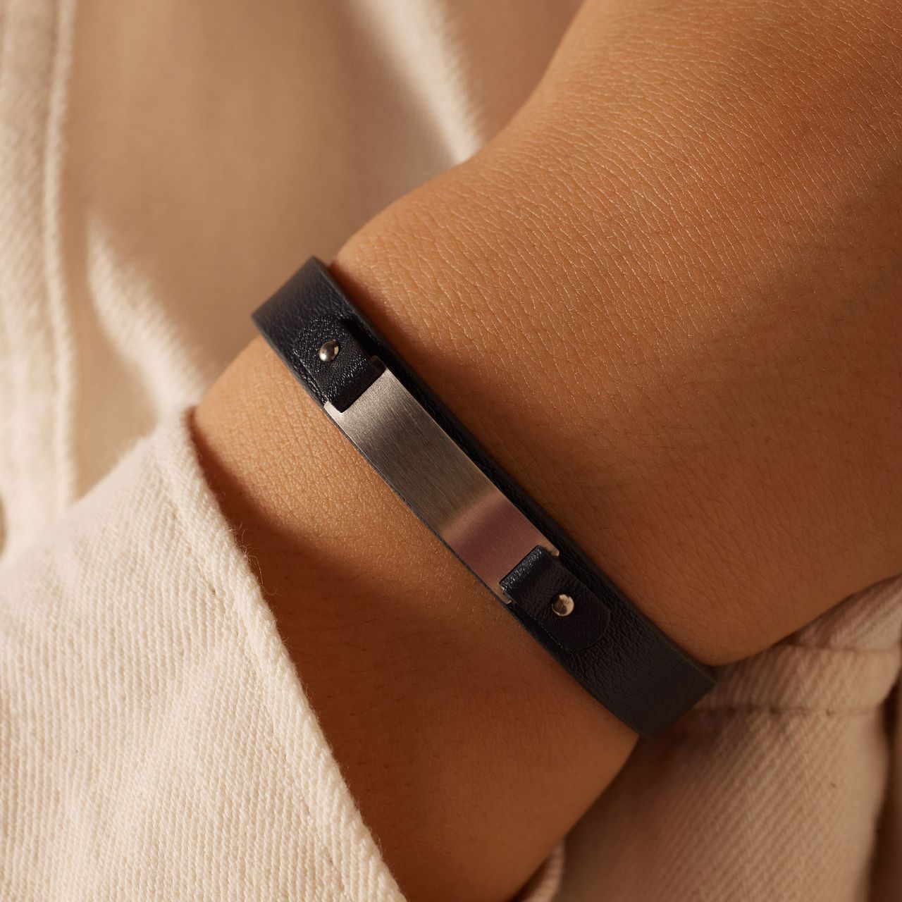 Gerecycled stainless steel jongen armband leer donker blauw