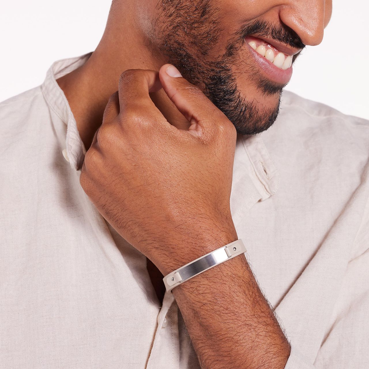 Gerecycled stainless steel armband leer zand