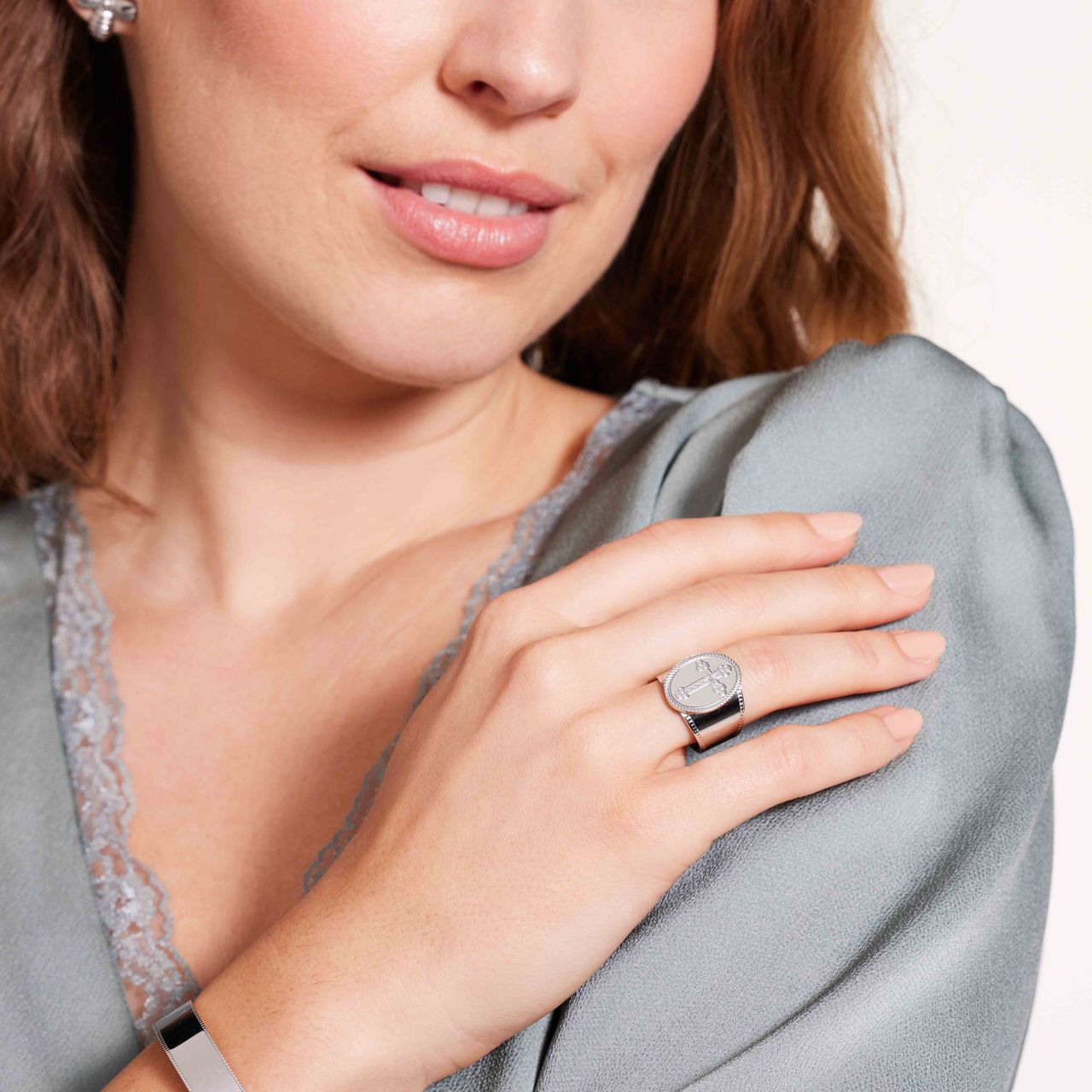 Stainless steel goldplated ring met kruis