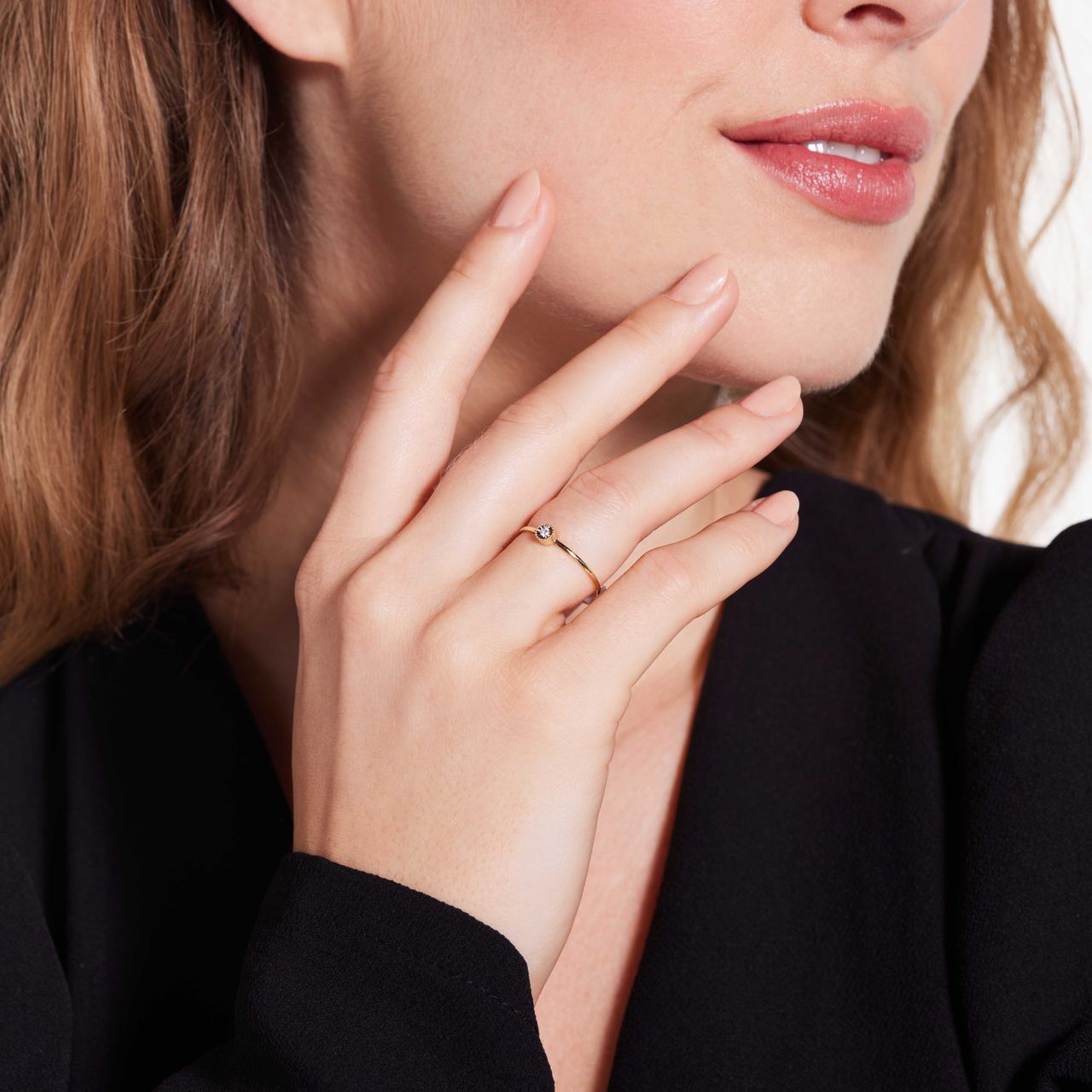 14 karaat gouden ring solitair in rand diamant (0,025ct)