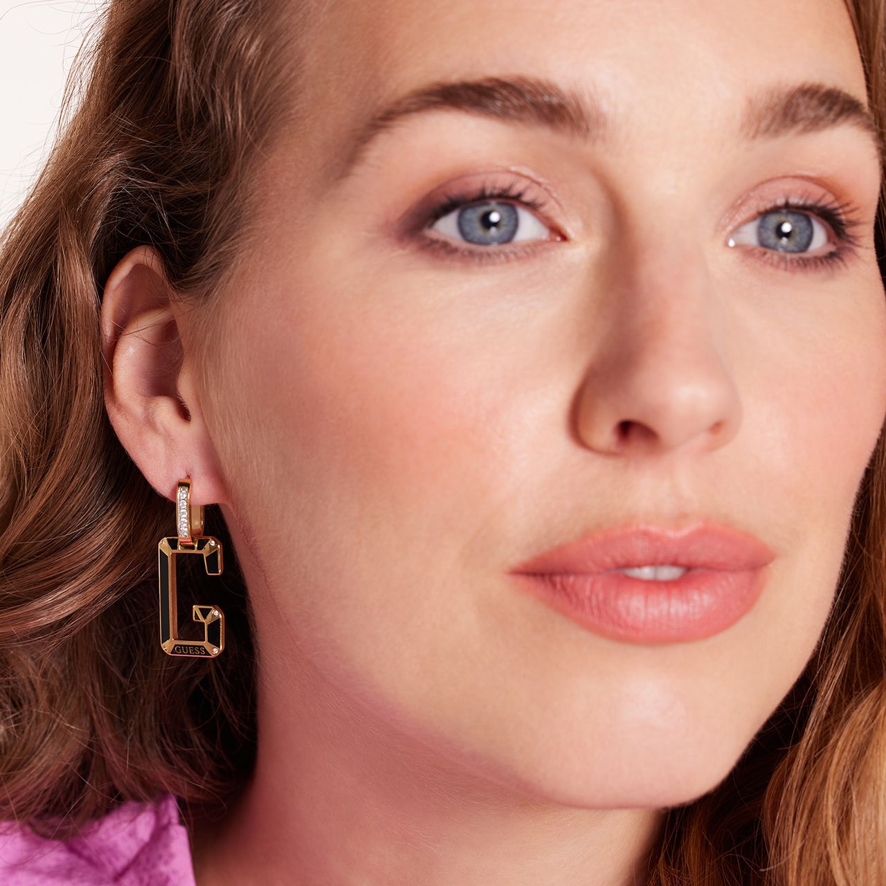 Guess stalen goldplated oorhangers met kristal voor dames