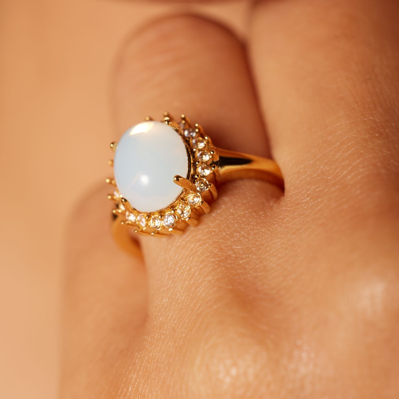 Stainless steel goldplated vintage ring met bloem opaal