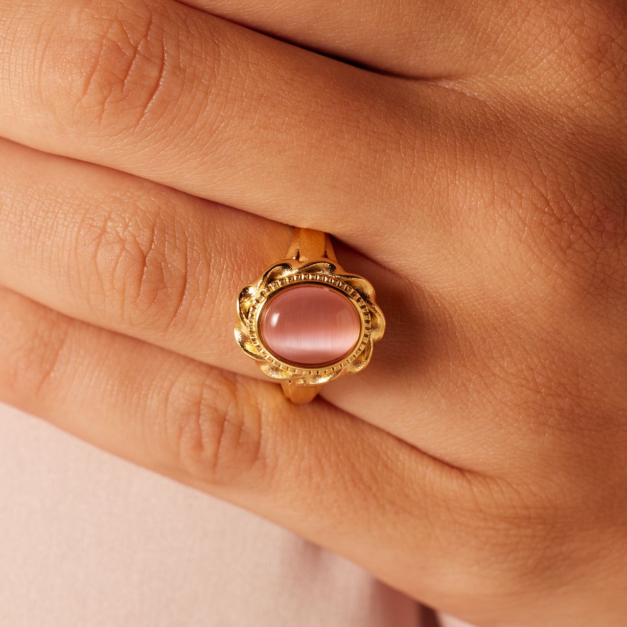 Stalen goldplated vintage ring met bloem roze