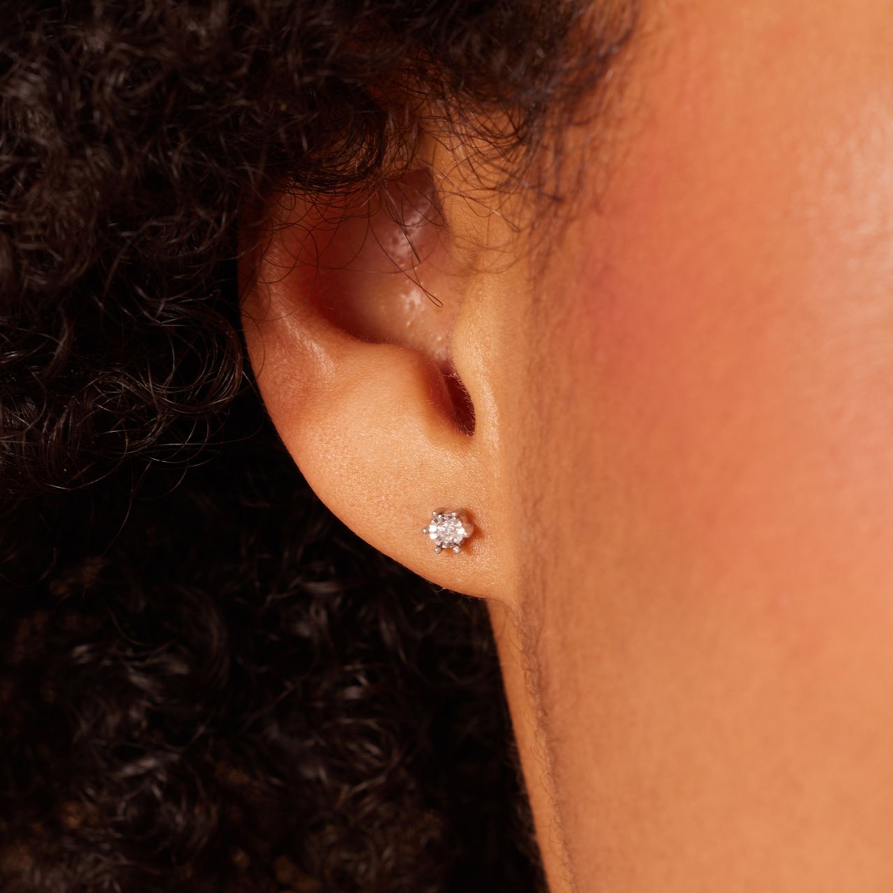 14K witgouden oorknoppen solitair diamant 0,05ct