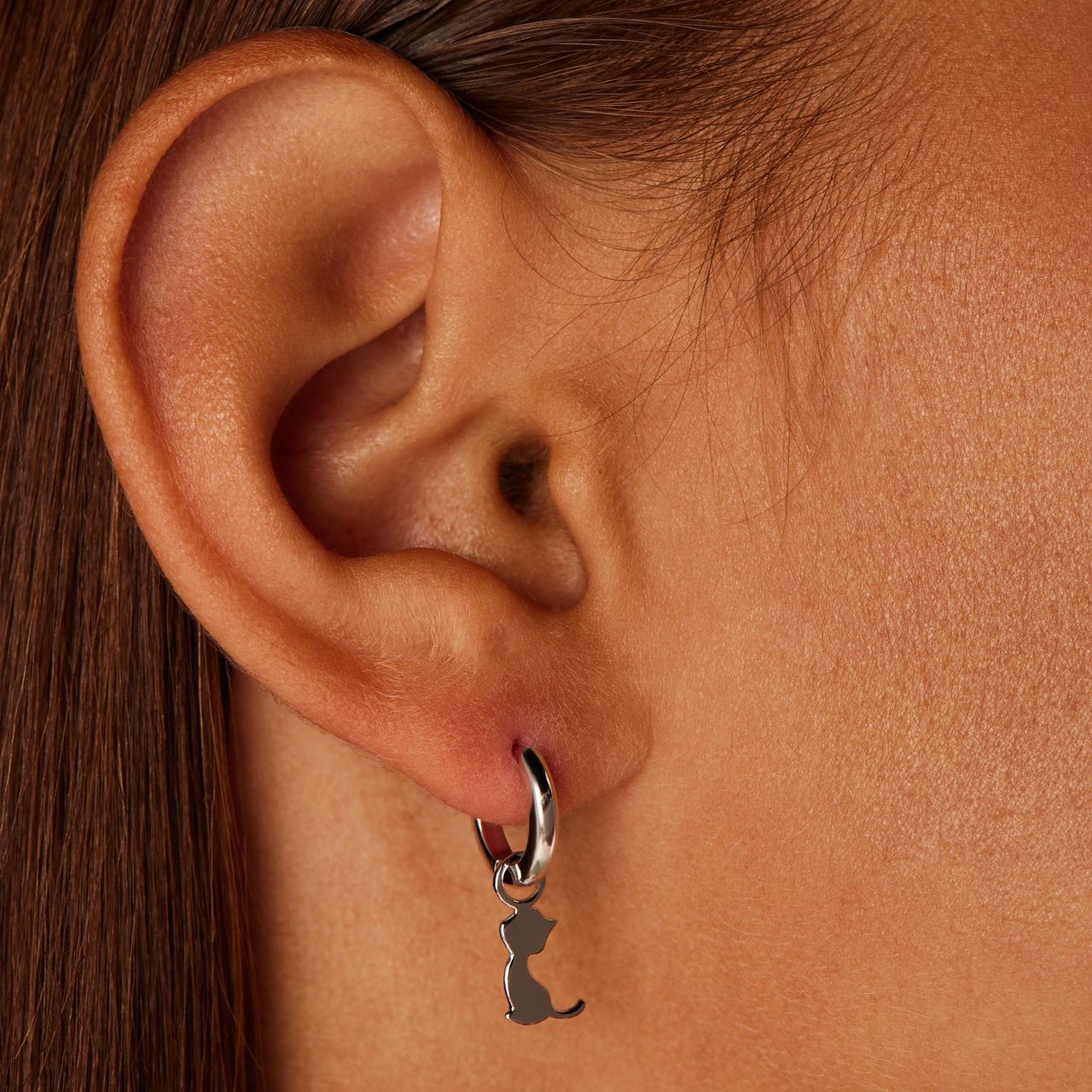 Zilveren oorringen met hanger kat