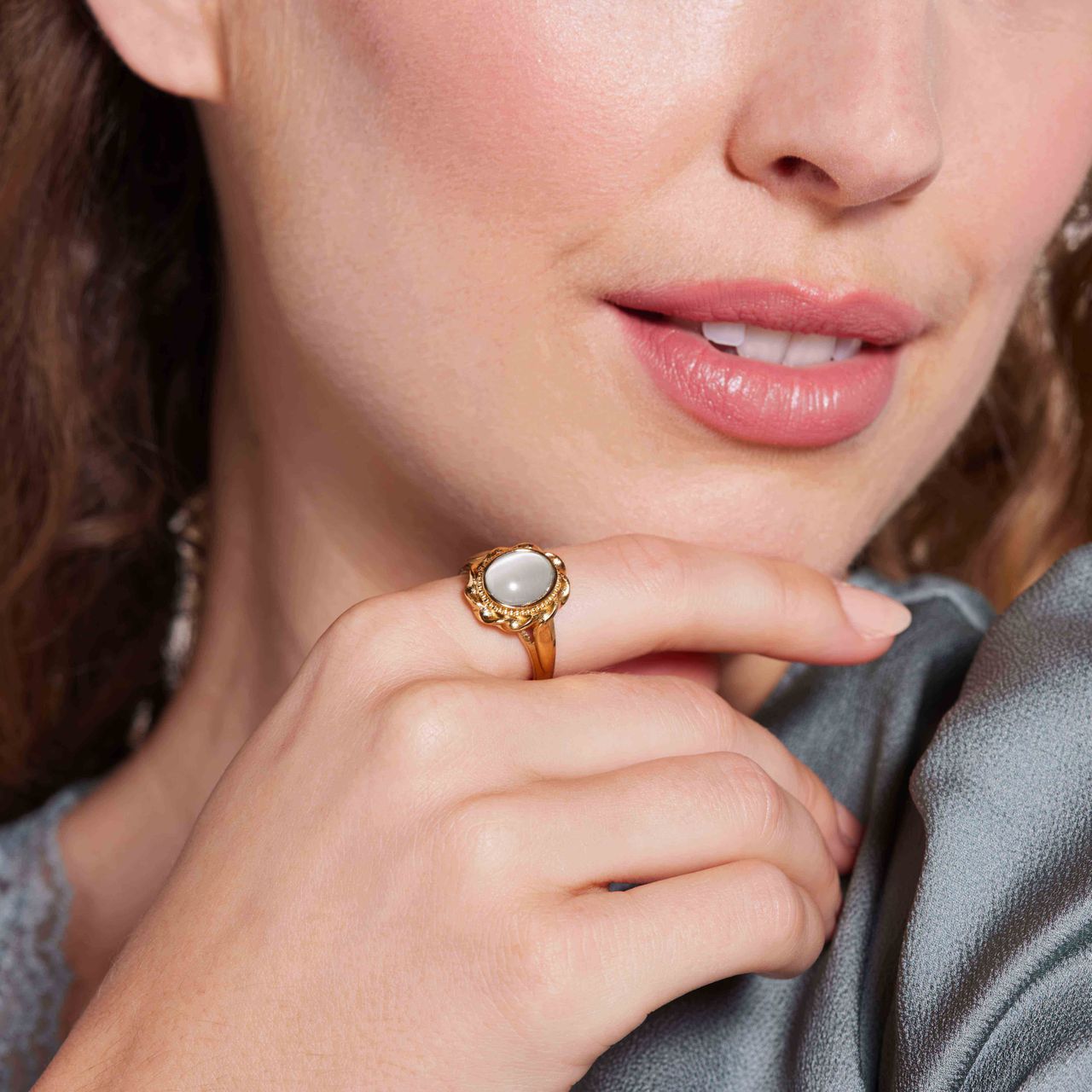 Stainless steel goldplated vintage ring met bloem wit