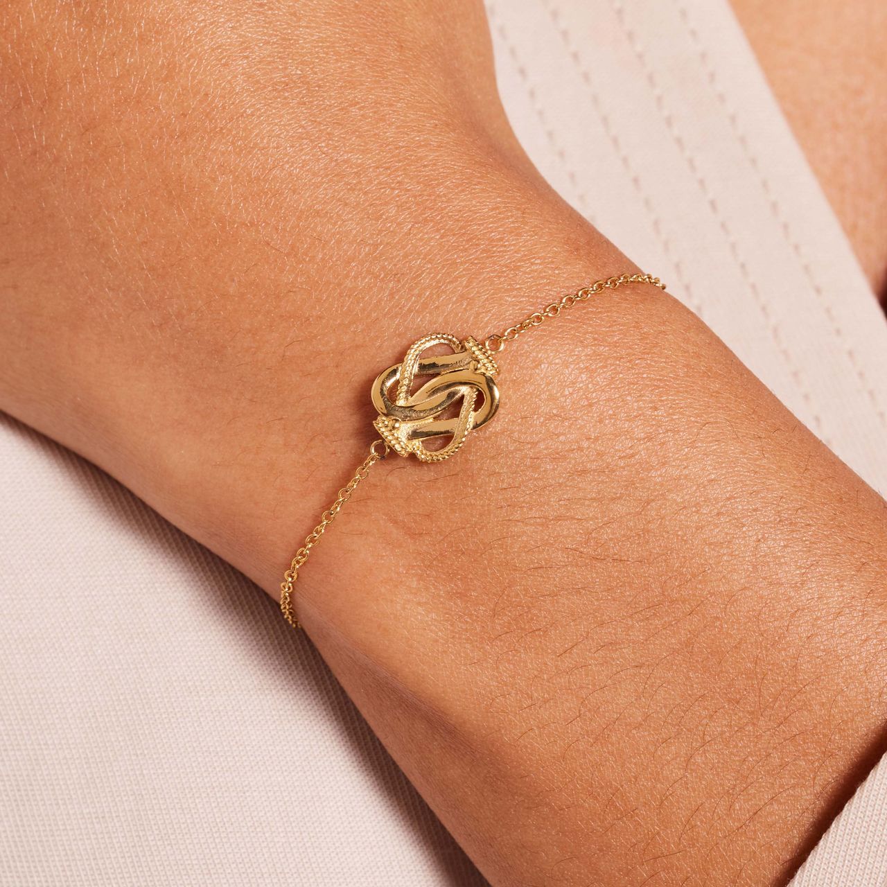 Stainless steel goldplated fantasiearmband met hangersurinaamse mattenklopper  voor dames en heren