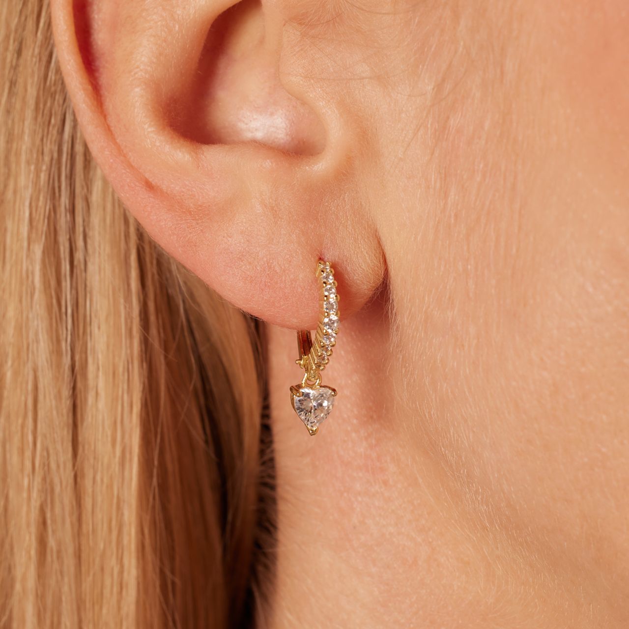 Zilveren goldplated oorringen met hanger hart met zirkonia voor dames