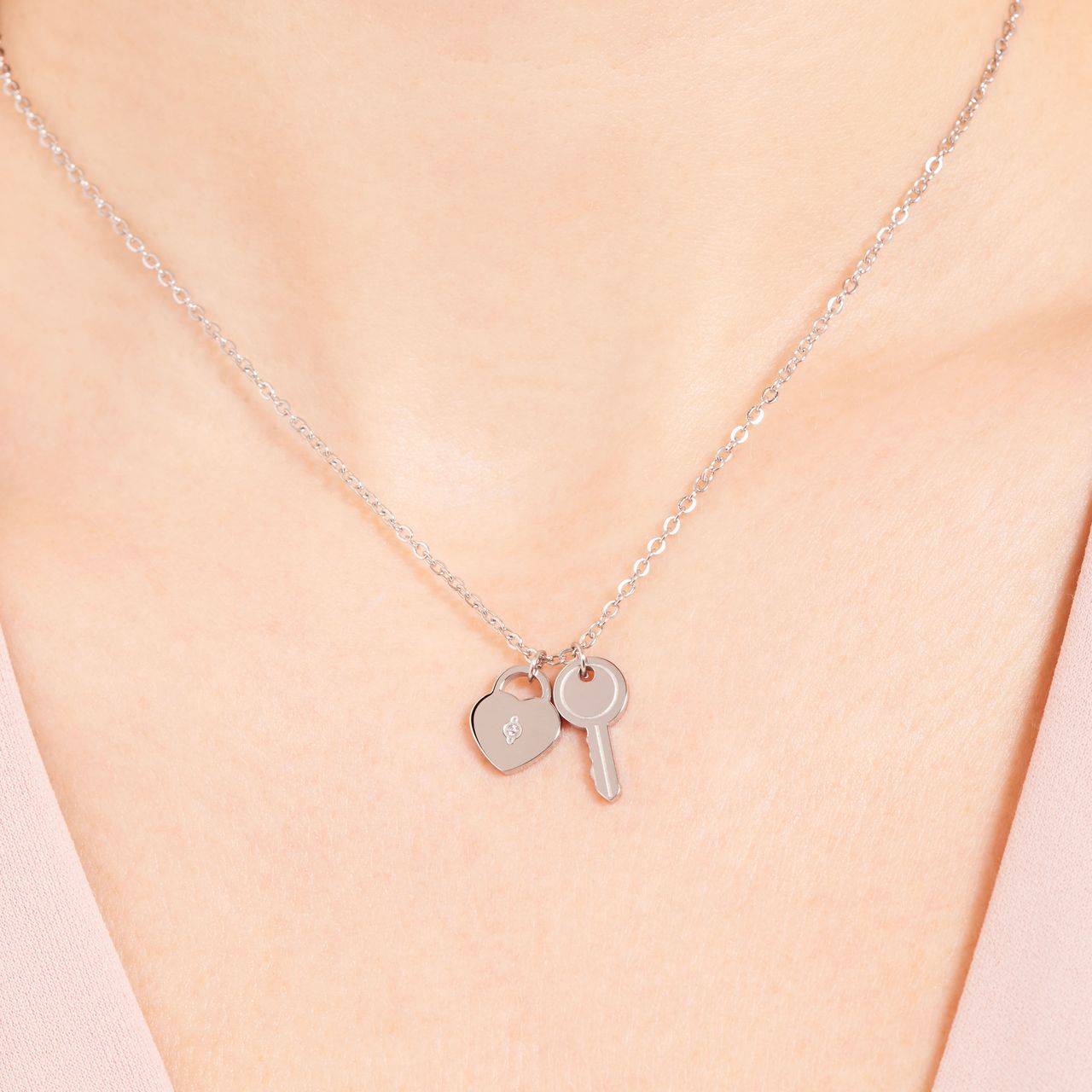 Stalen ketting met hanger sleutel en hart