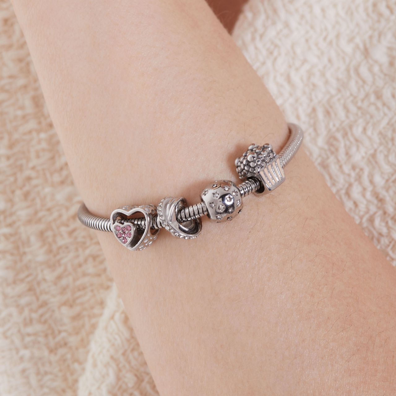 Stainless steel bedel hart dubbel met roze zirkonia