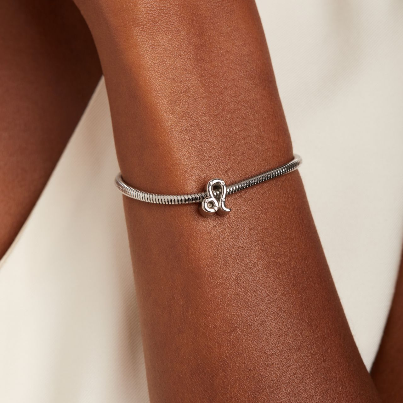 Stainless steel bedel sterrenbeeld leeuw