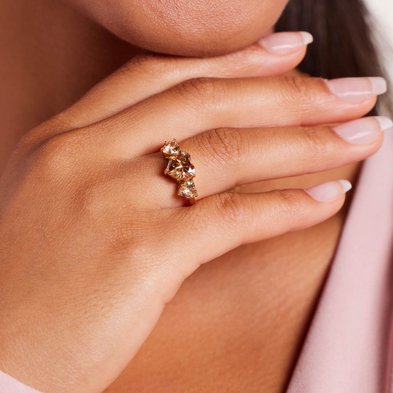 Stainless steel goldplated vintage ring met 3 rond wit