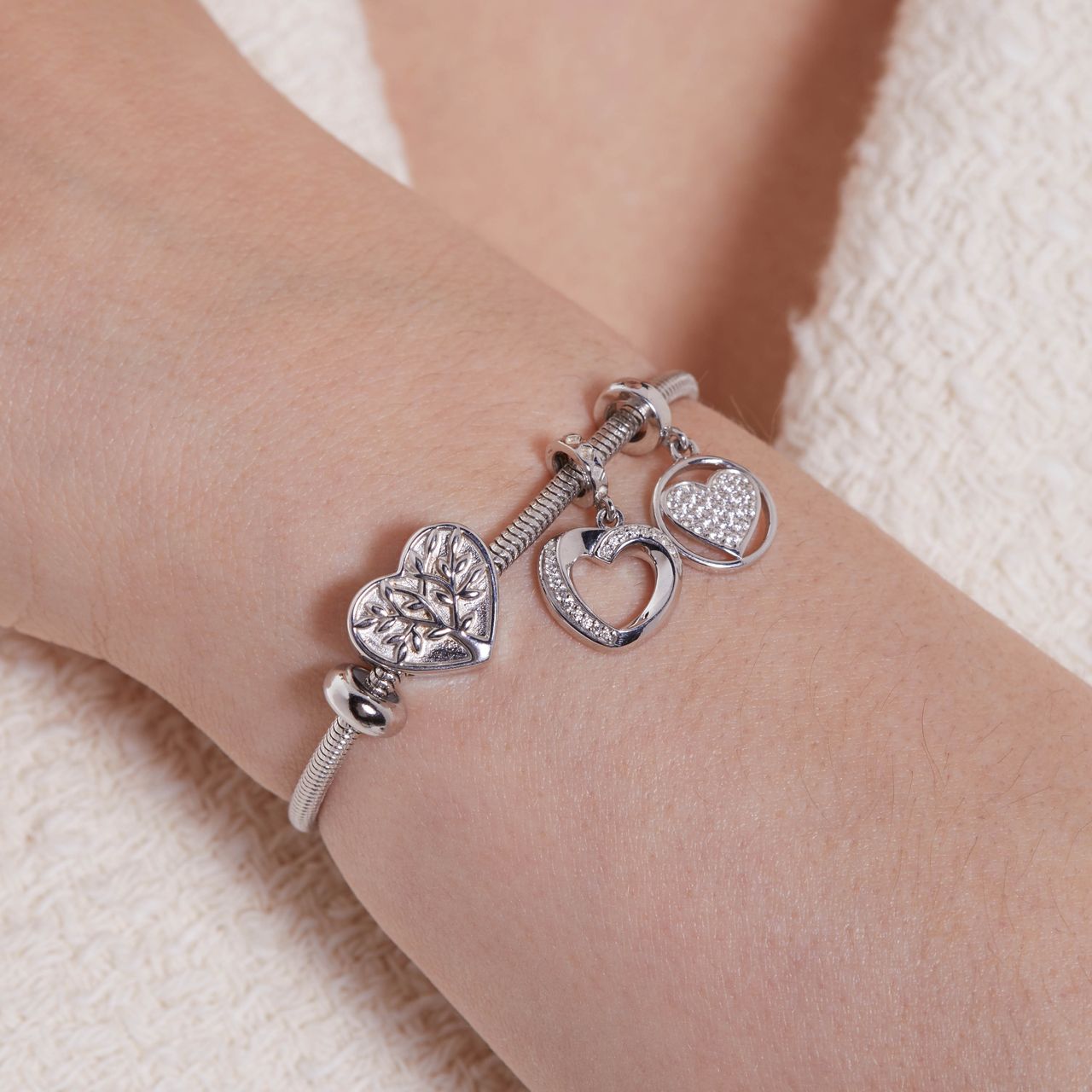 Hängender Charm aus 925er Silber, Herz mit Zirkonia