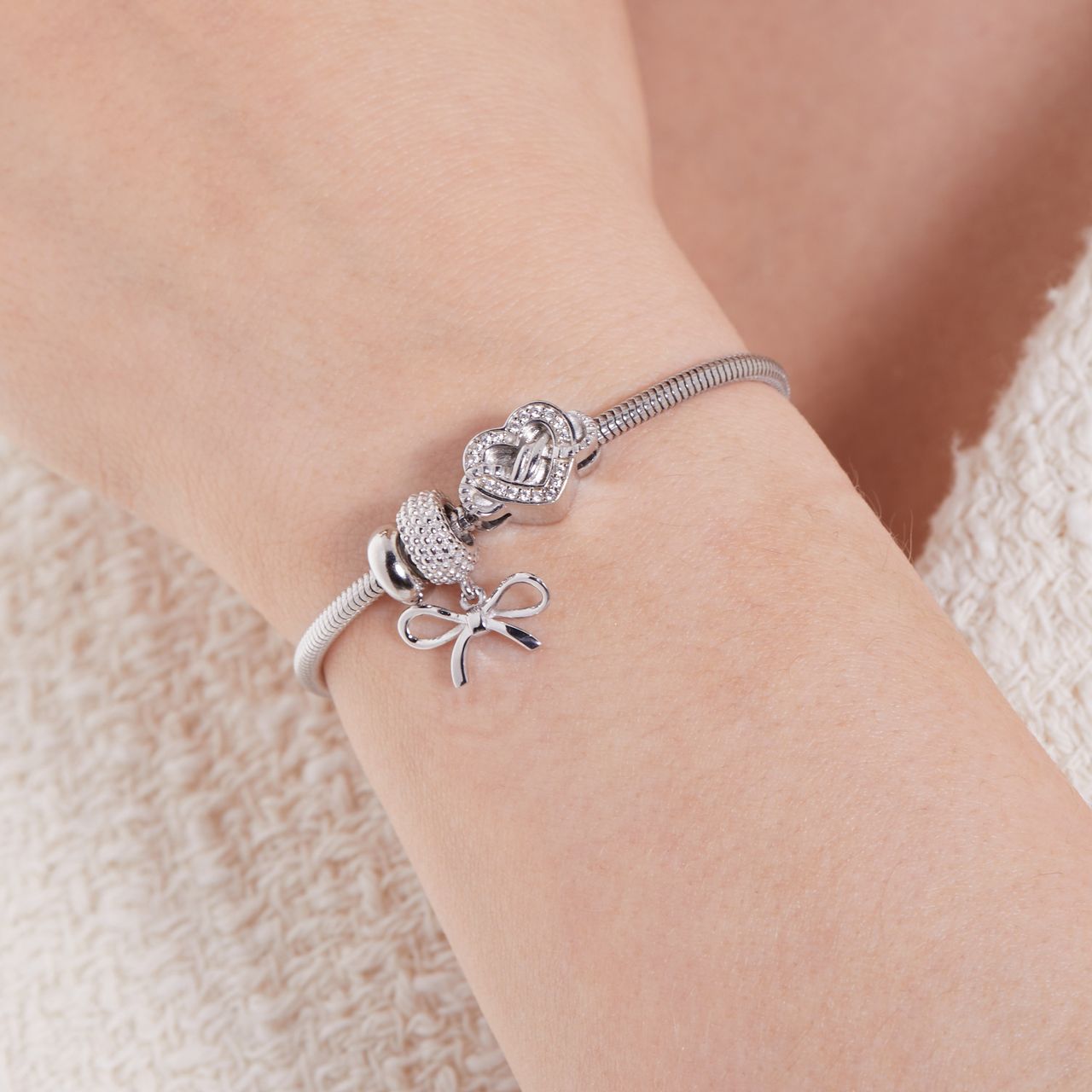 Charm aus 925er Silber, Schleife