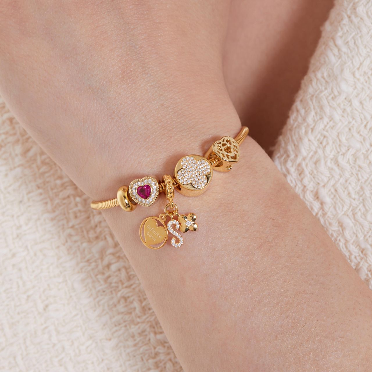 Charm aus 925er Silber, vergoldet, Herz, Infinity-Zeichen und Blume