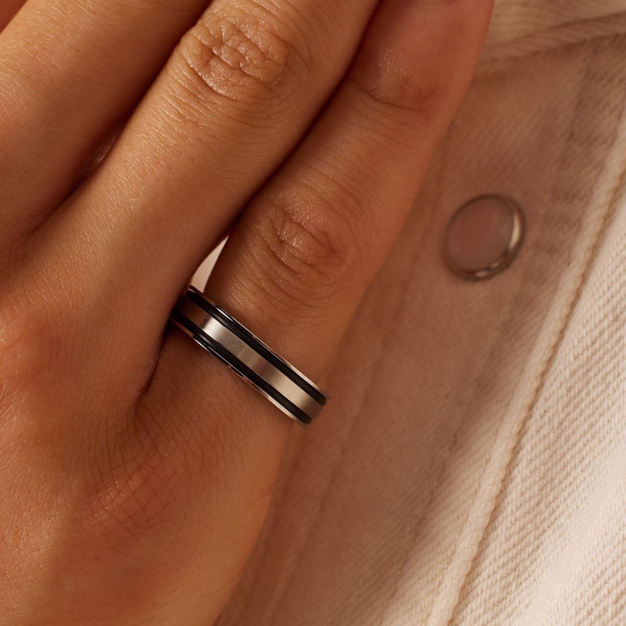 Stainless steel ring met 2 zwarte strepen