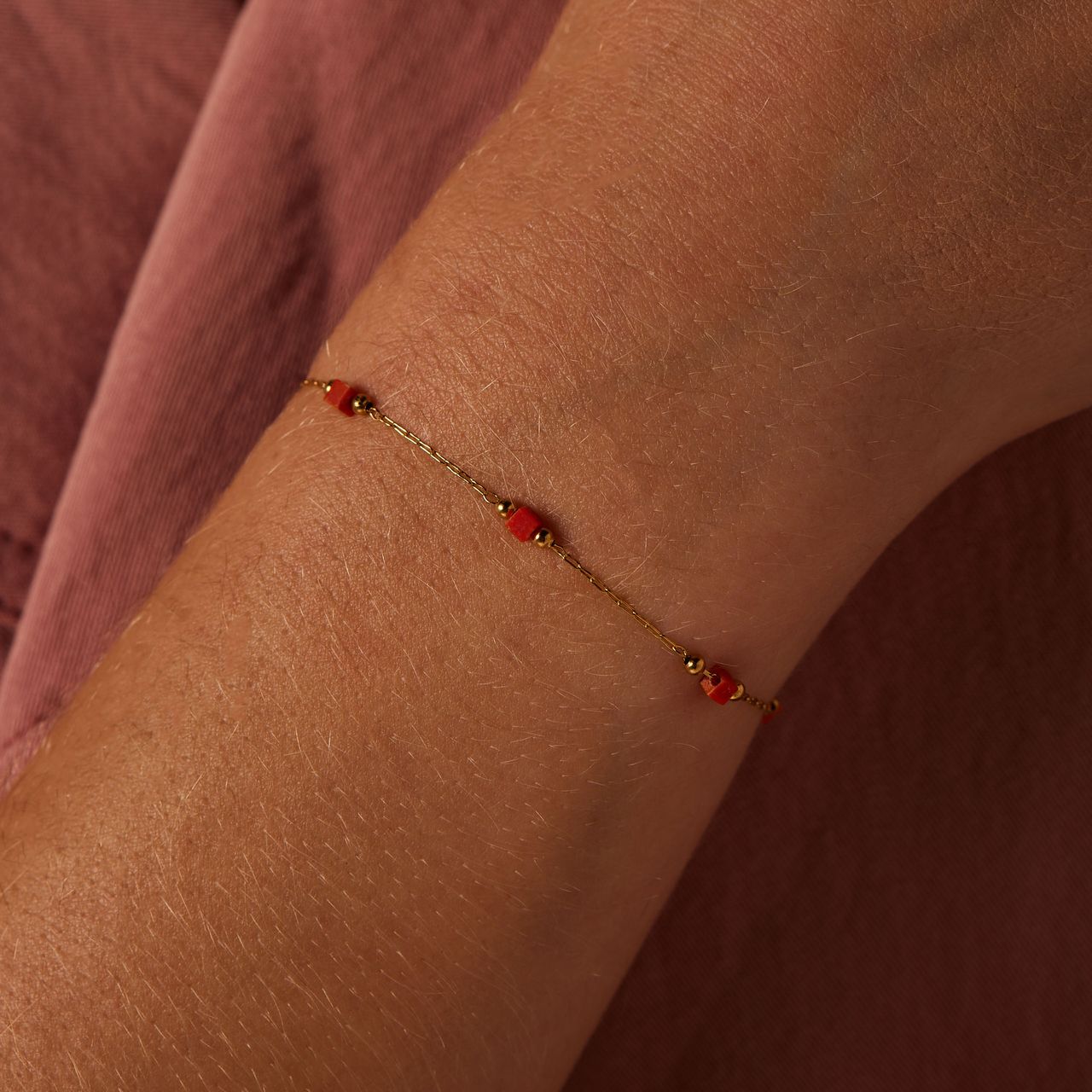 Stalen goldplated fantasiearmband met oranje stenen voor dames