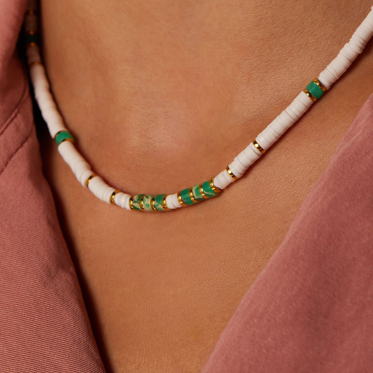 Stainless steel goudkleurige ketting wit en groen