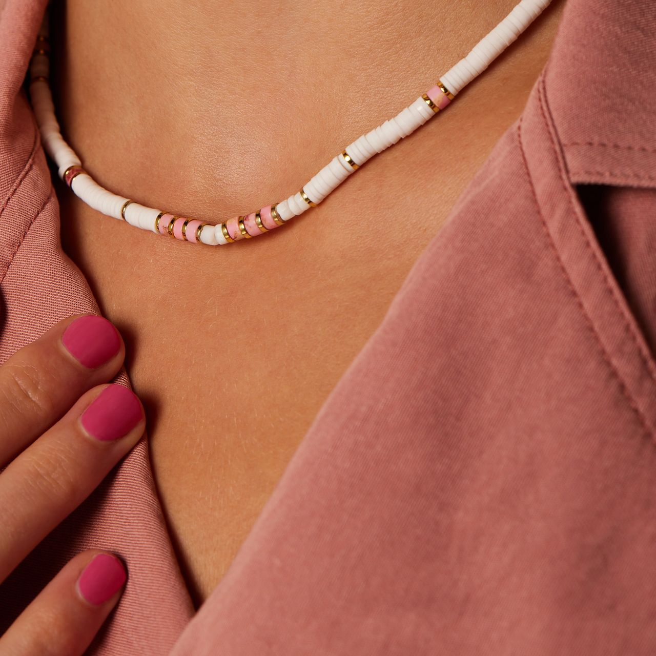 Stainless steel goudkleurige ketting wit en roze