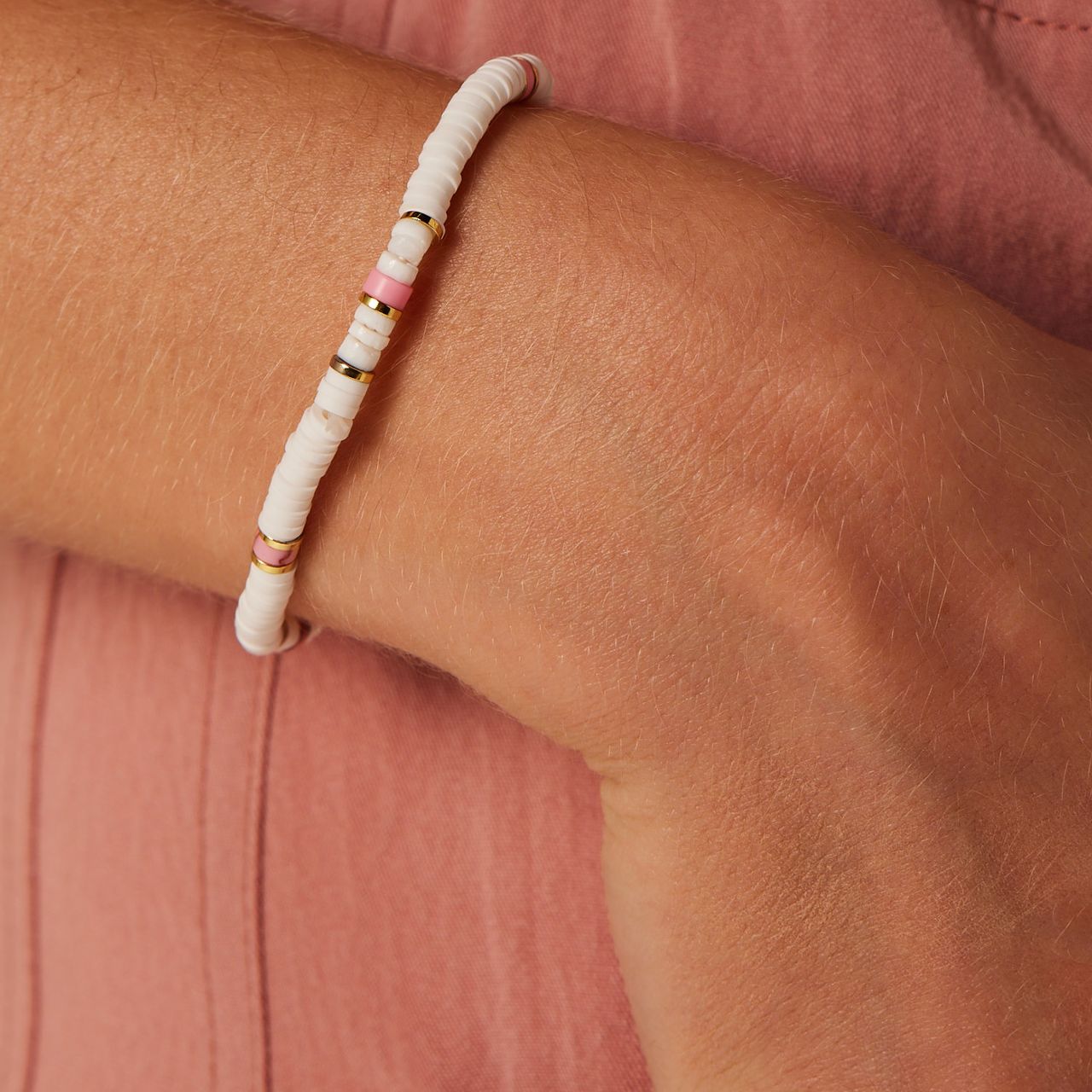 Stainless steel goudkleurige armband wit en roze