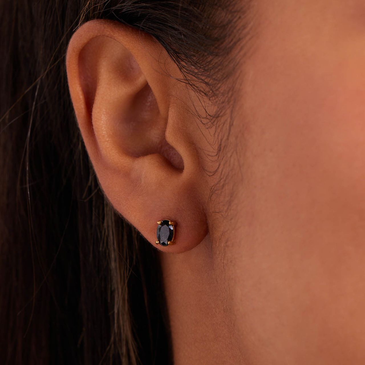 Stalen goldplated oorknop vintage zwart