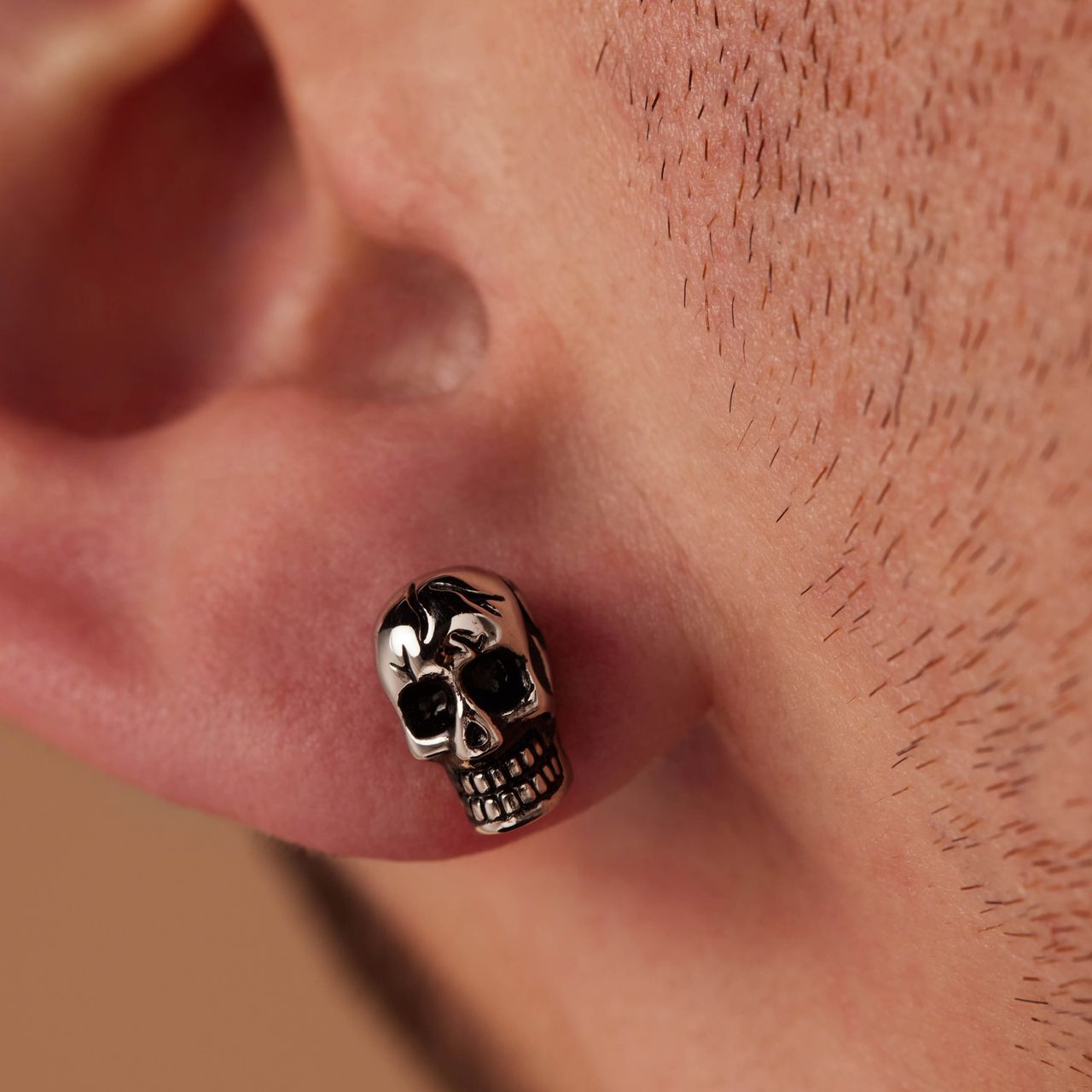 Stainless steel oorknoppen met doodskop