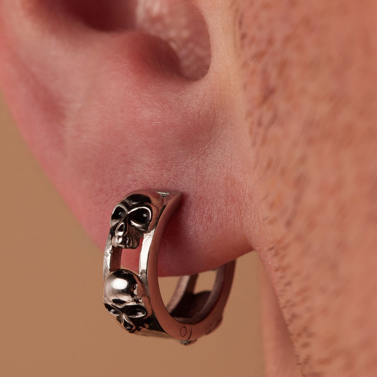 Stainless steel oorringen met doodshoofd