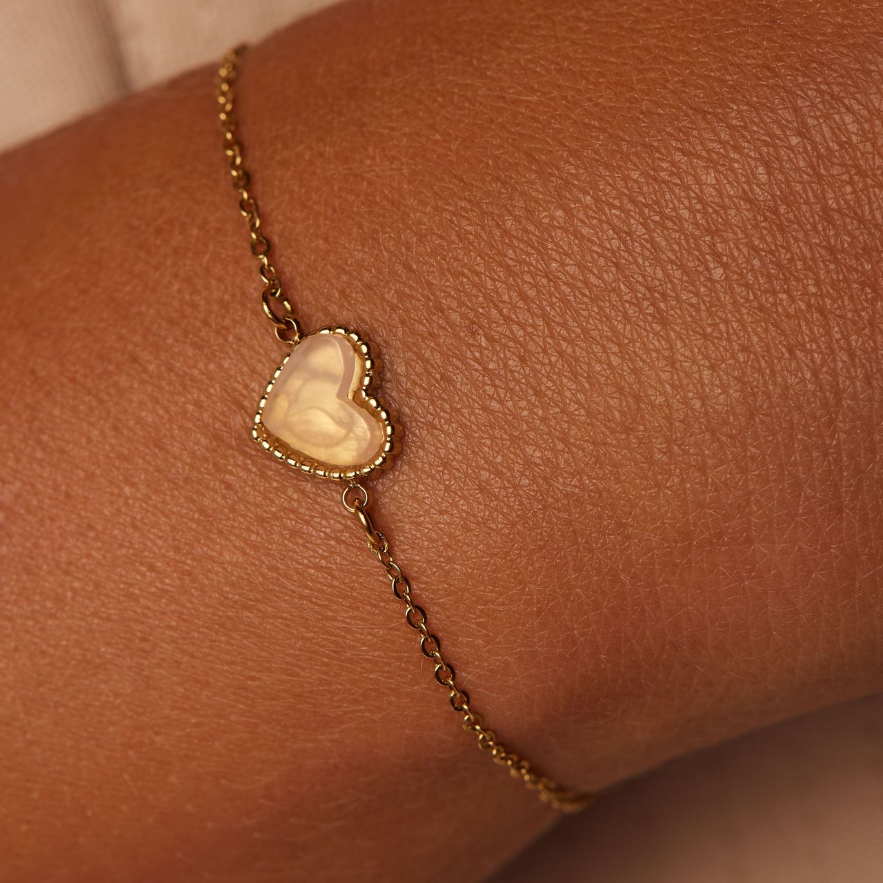 Stalen goldplated fantasiearmband met rozenkwarts voor dames
