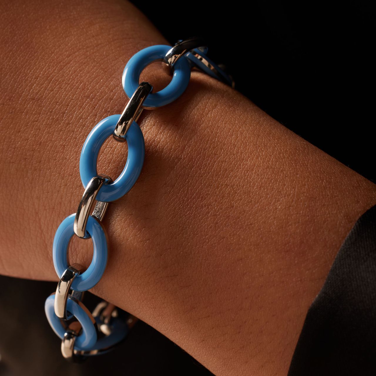 Stalen armband met blauwe emaille