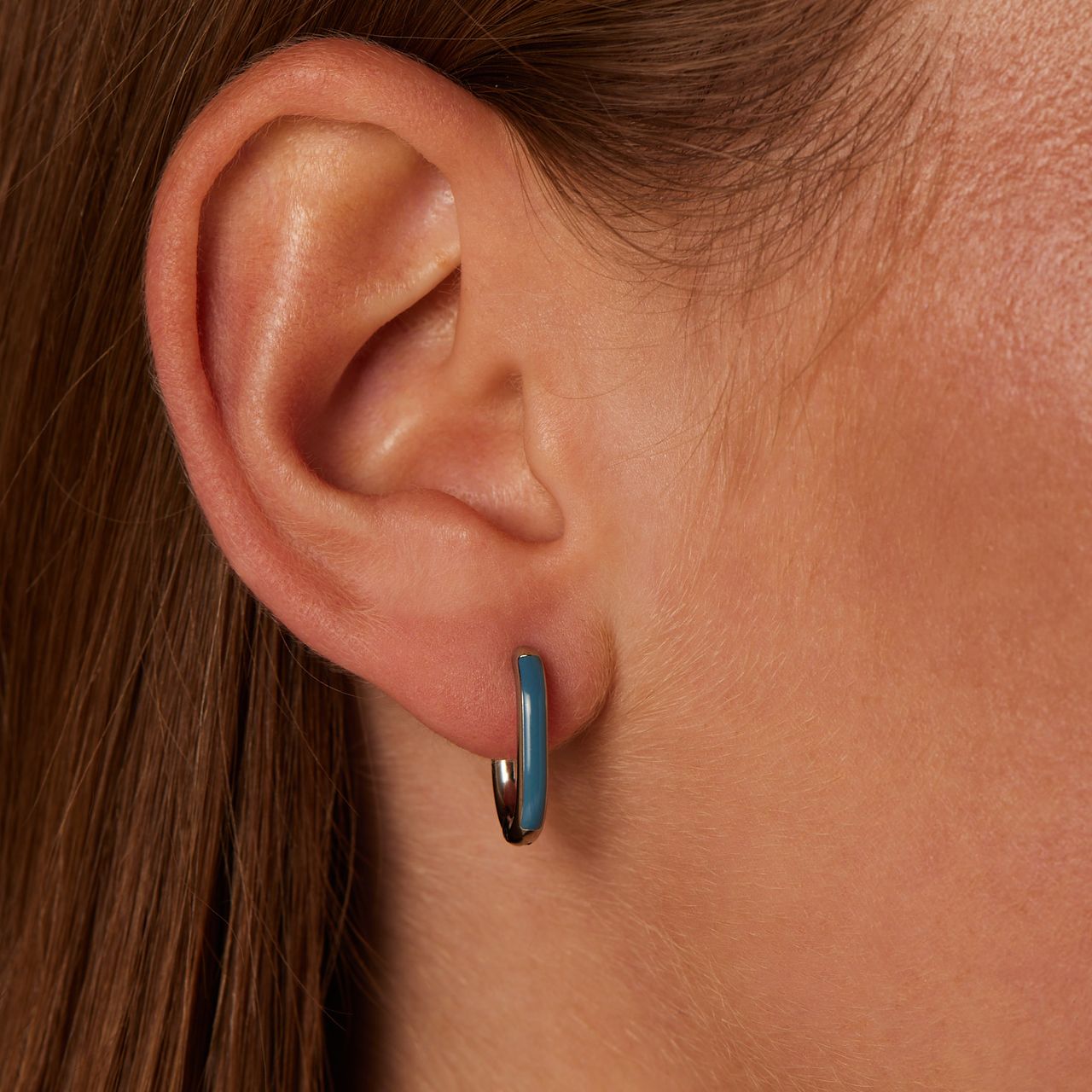 Ohrringe aus Edelstahl mit hellblauer Emaille