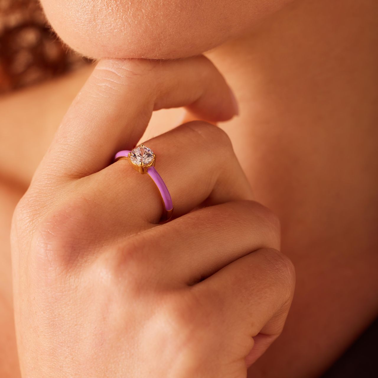 Stalen goldplated ring met paarse emaille&zirkonia