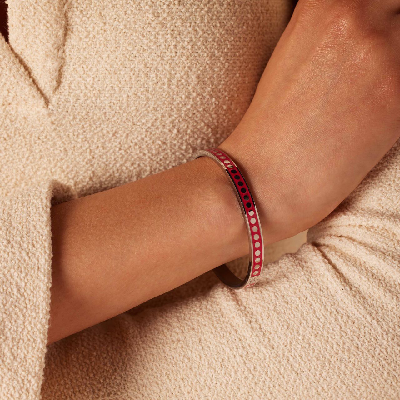 Stainless steel bangle met ruby rood