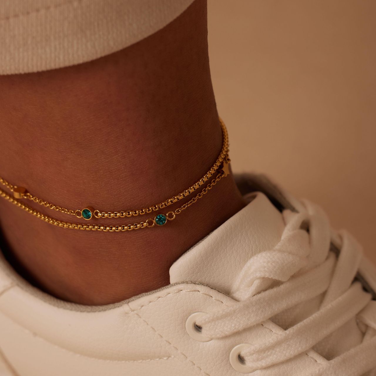 Dubbele goldplated stainless steel enkelbandje met steentje