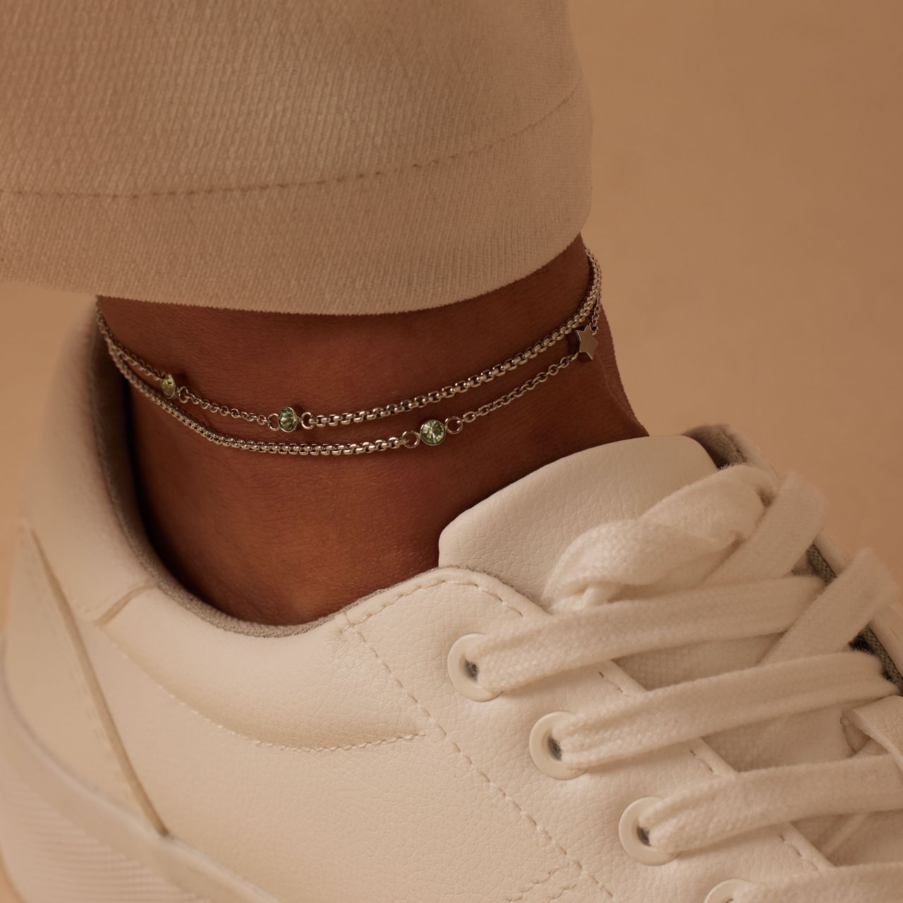 Dubbele stalen enkelbandje met steentje