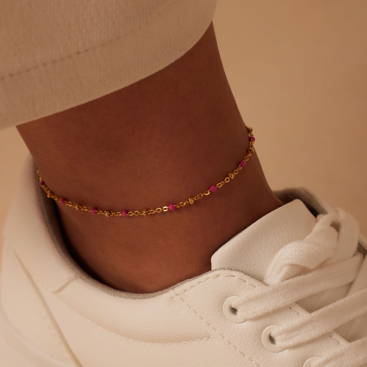 Gerecycled stalen goldplated enkelband saturn roze