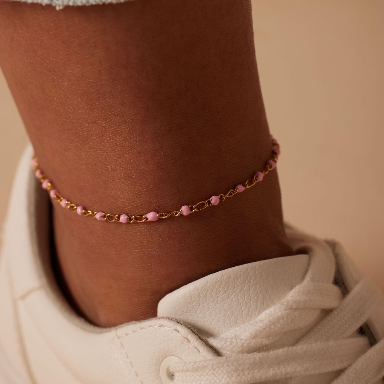 Stalen goldplated enkelband figaro lichtroze