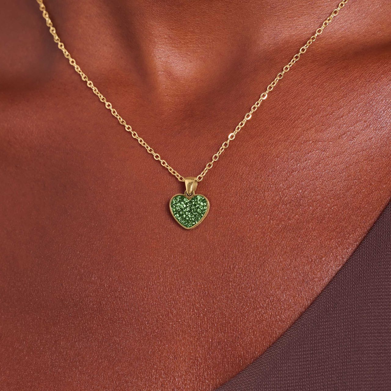 Halskette aus Edelstahl, vergoldet, Herz mit Kristall, Peridotgrün