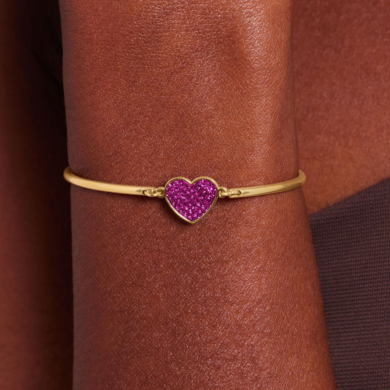 Stalen goldplated fantasiearmband met hanger hart met fuchsia kristal voor dames
