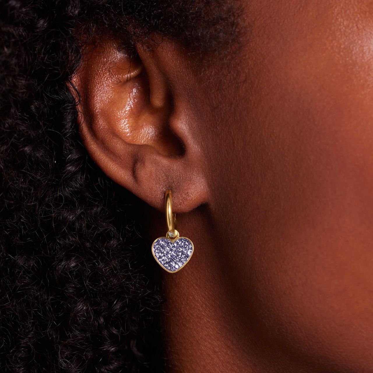 Stainless steel goldplated oorringen met hanger hart met kristal violet voor dames