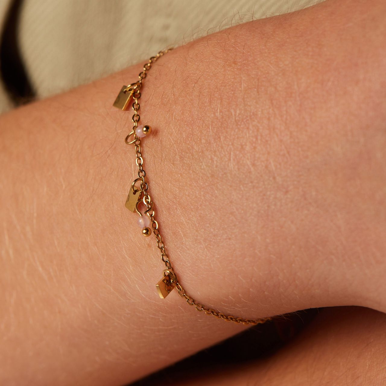 Stainless steel goldplated fantasiearmband met rozenkwarts voor dames