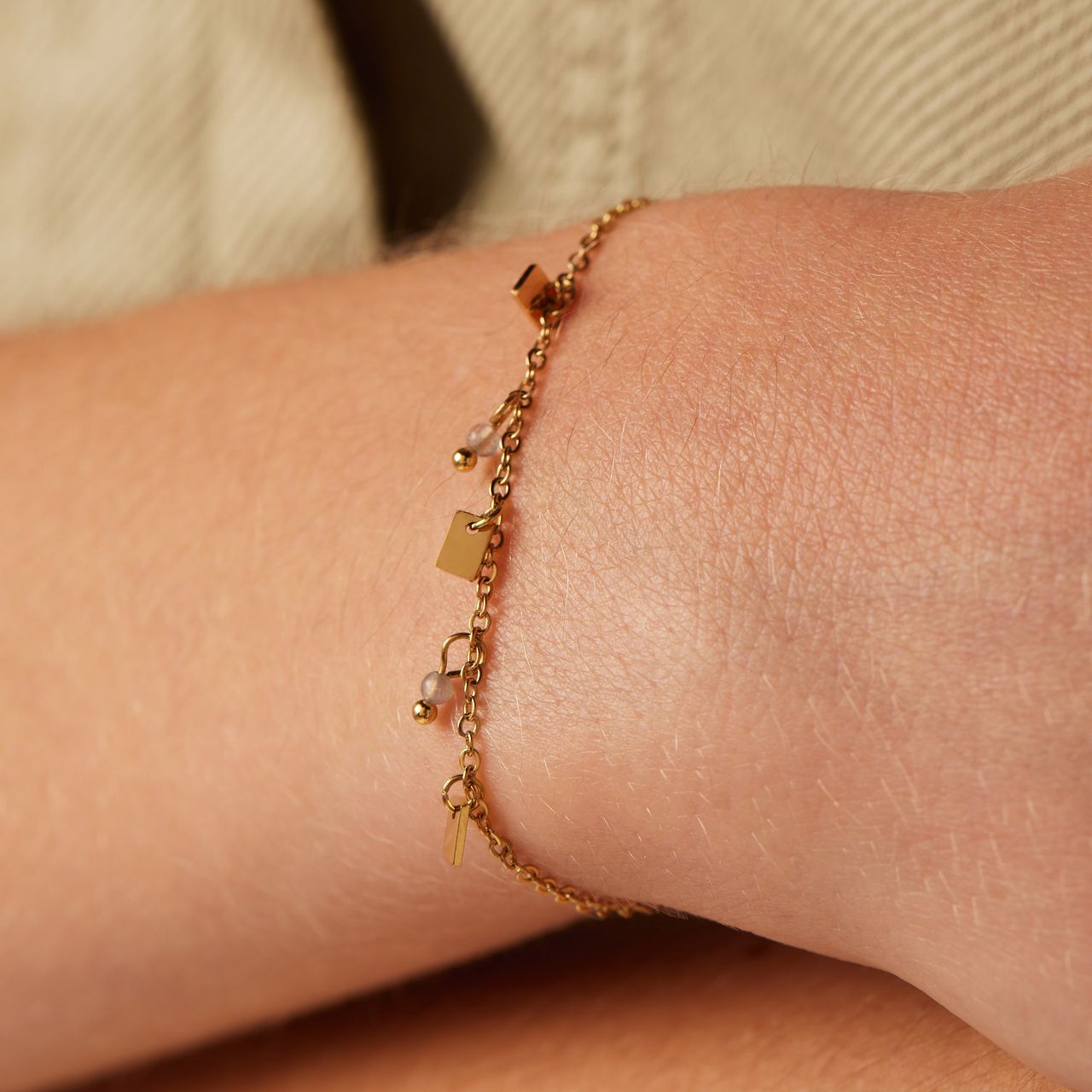 Armband aus Edelstahl, vergoldet, mit Mondstein