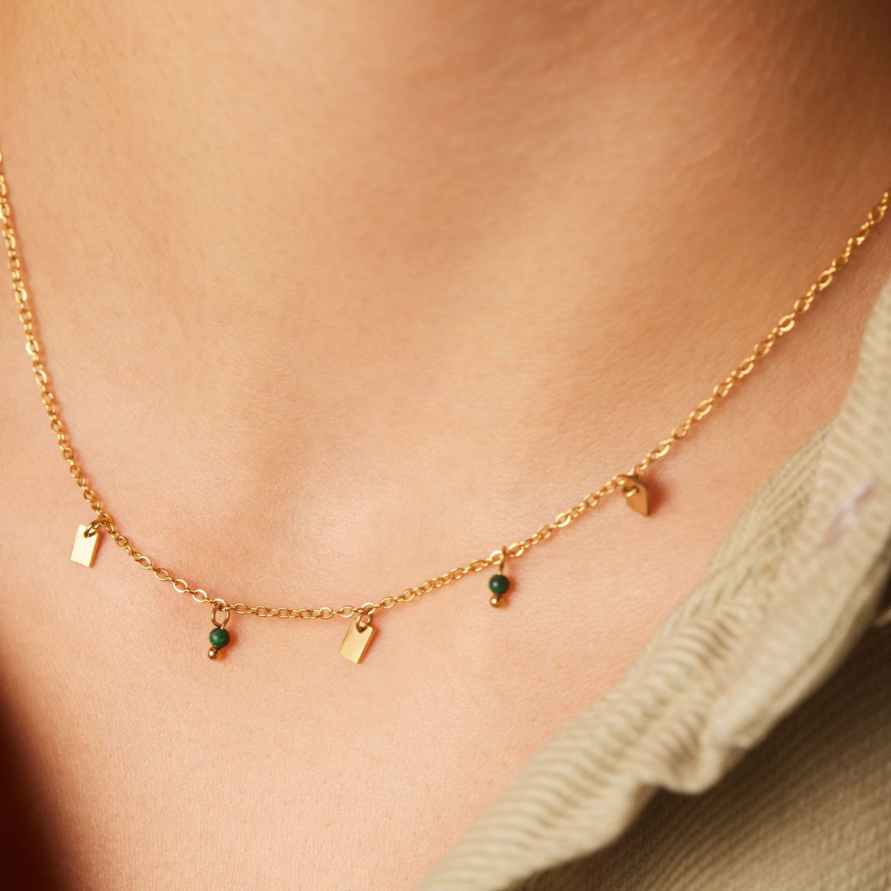 Stainless steel goldplated fantasiearmband met blue lace agaat voor dames