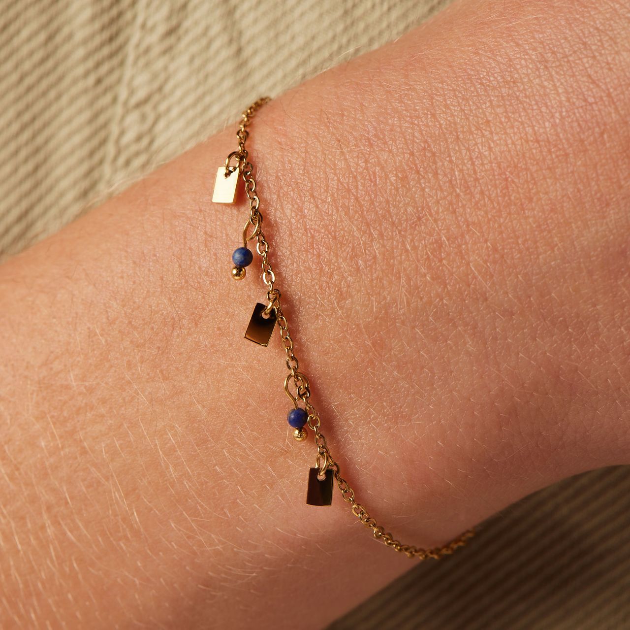 Halskette aus Edelstahl, vergoldet, mit Lapislazuli