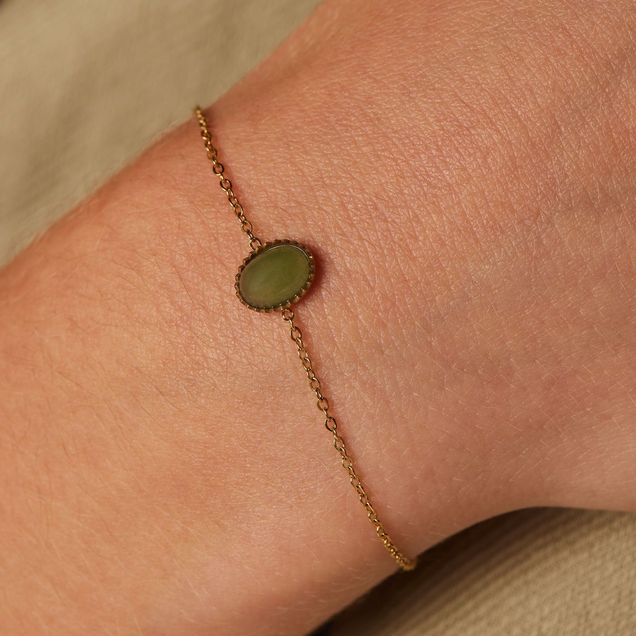 Stainless steel goldplated fantasiearmband met groene aventurijn voor dames