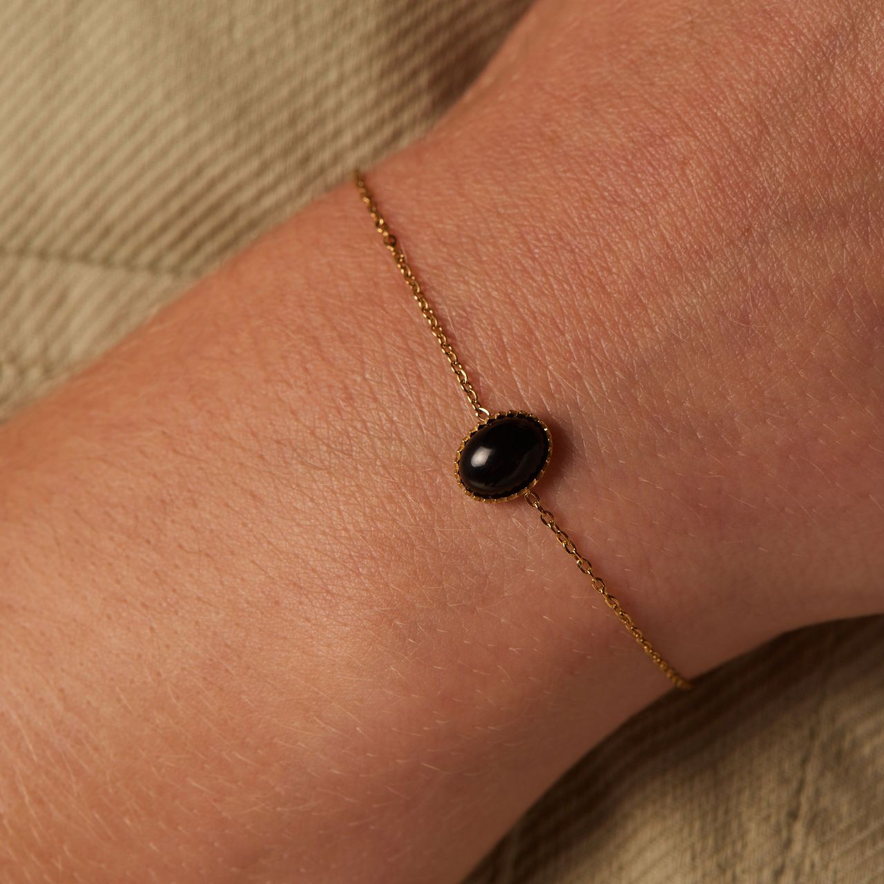 Stainless steel goldplated fantasiearmband met zwarte agaat voor dames