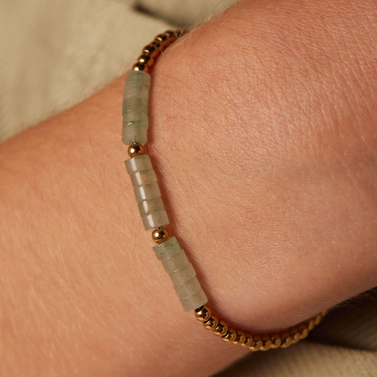 Stainless steel goldplated fantasiearmband met groene aventurijn voor dames