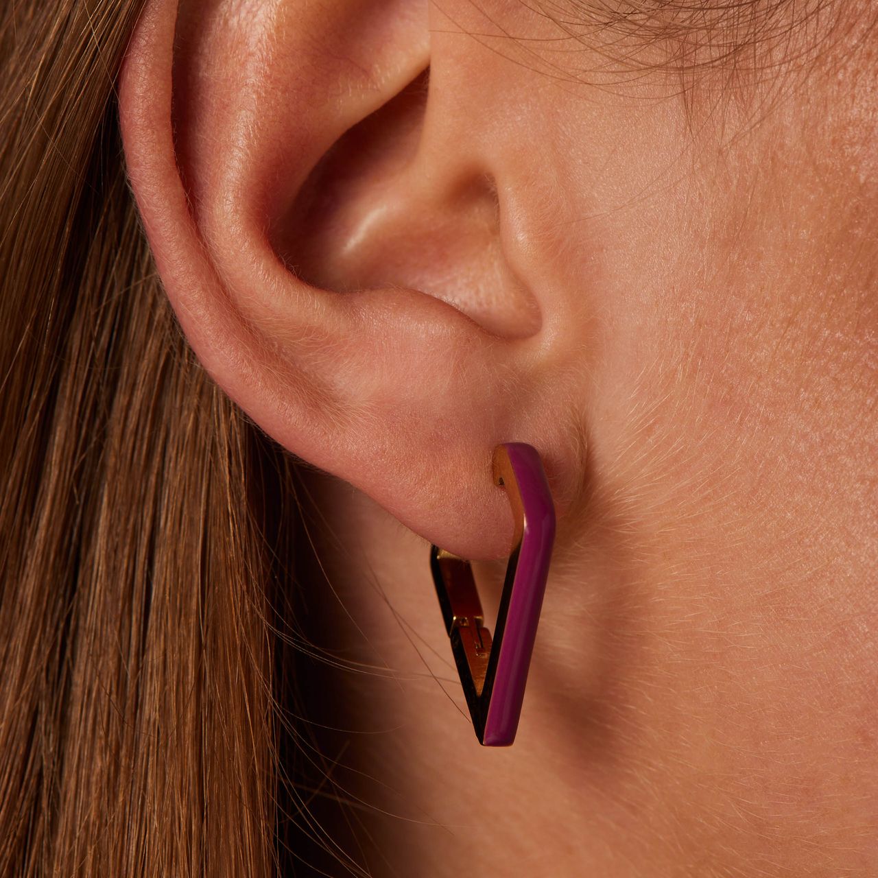 Stainless steel goldplated oorringen met fuchsia emaille voor dames