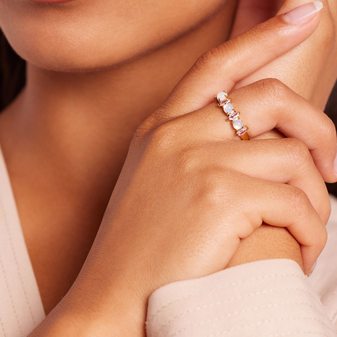 Stalen goldplated vintage ring met opaal en roze