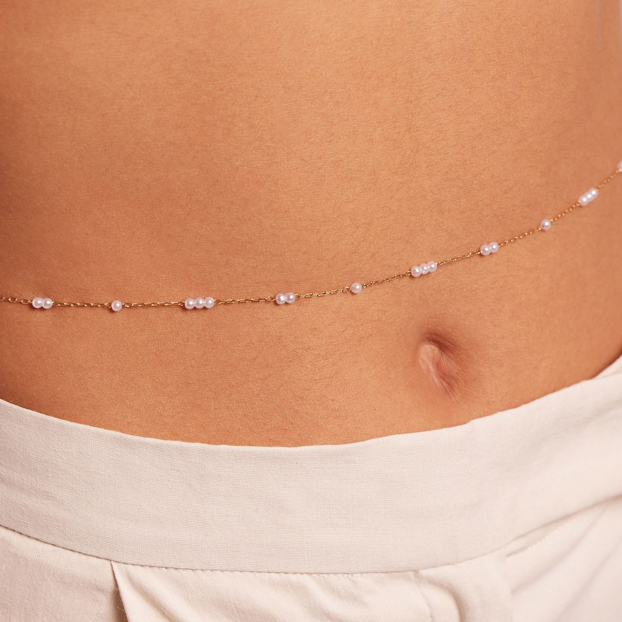 Goudkleurige bijoux bodychain met parels